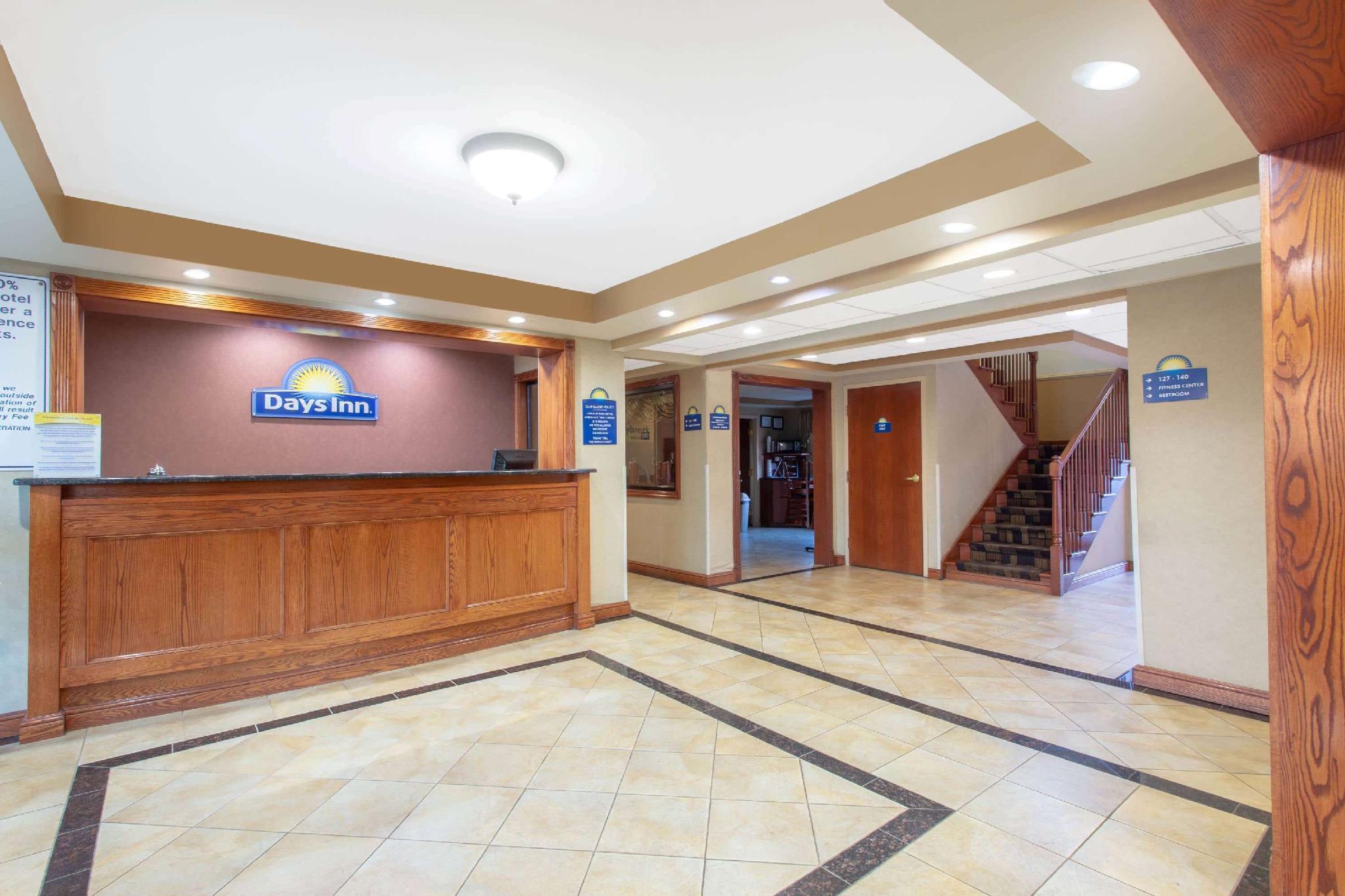 Econo Lodge Woodbridge Iselin Exteriör bild