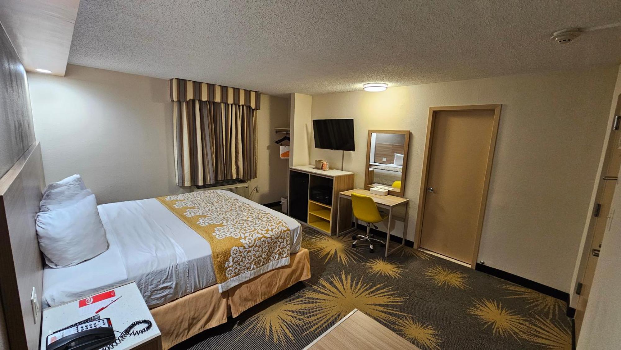 Econo Lodge Woodbridge Iselin Exteriör bild