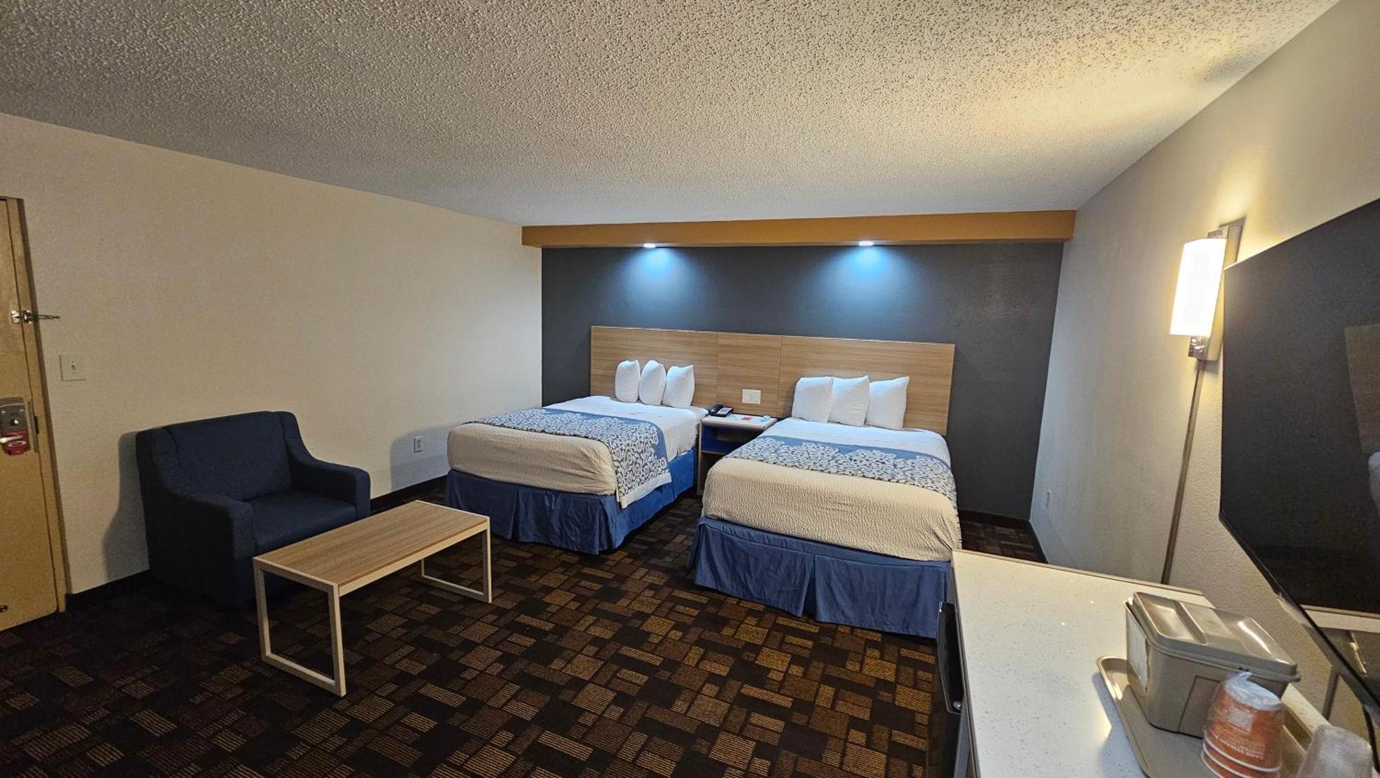 Econo Lodge Woodbridge Iselin Exteriör bild