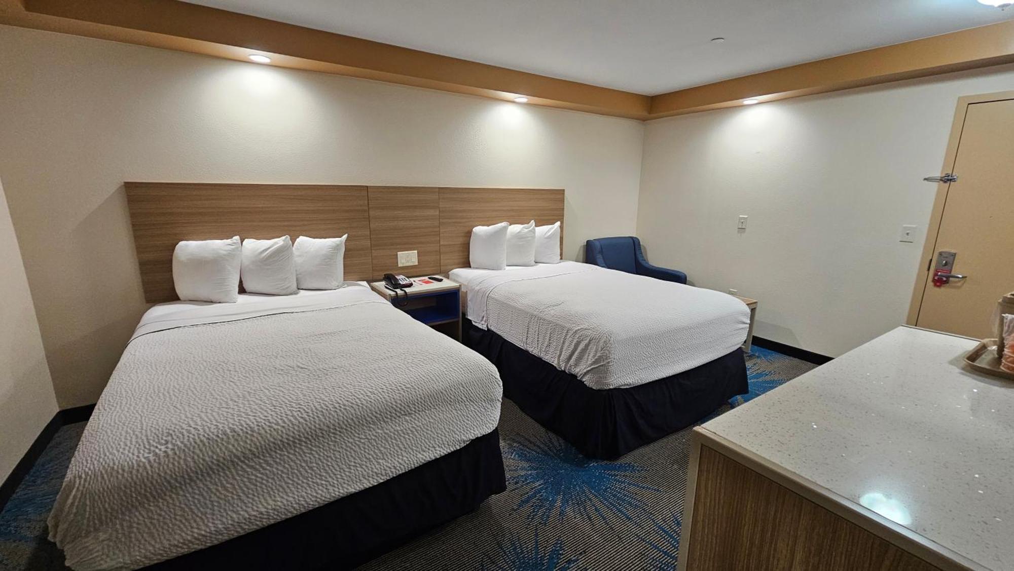 Econo Lodge Woodbridge Iselin Exteriör bild