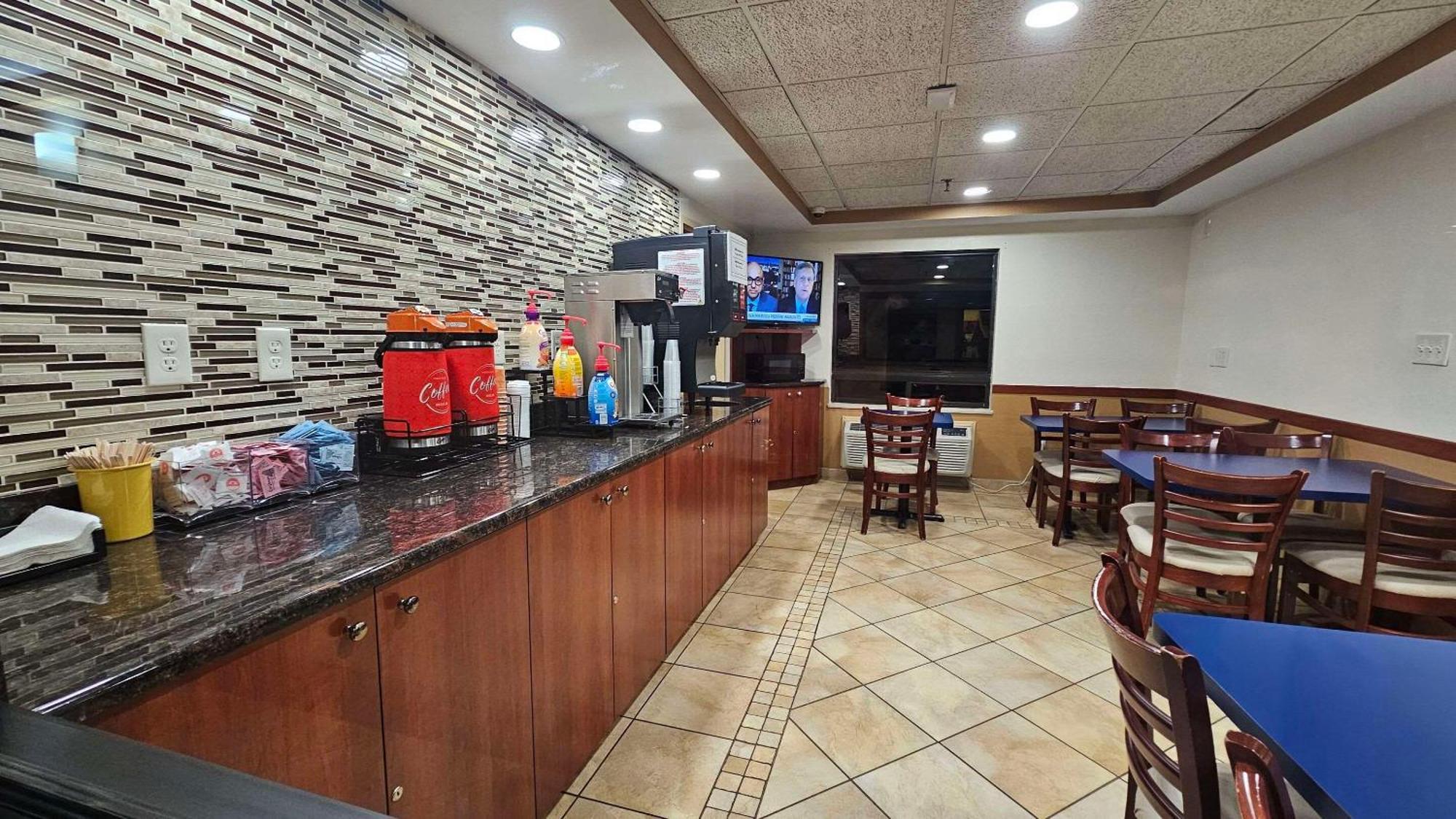 Econo Lodge Woodbridge Iselin Exteriör bild