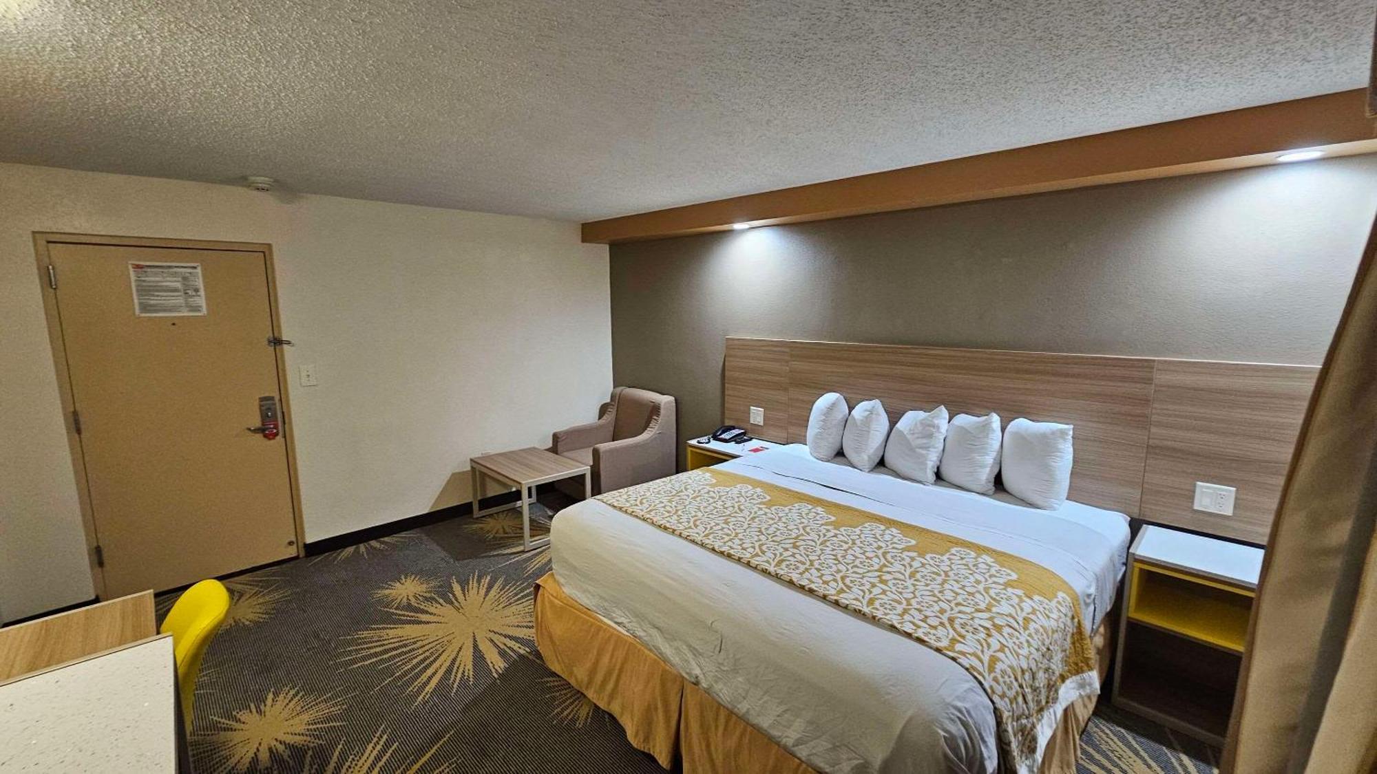 Econo Lodge Woodbridge Iselin Exteriör bild