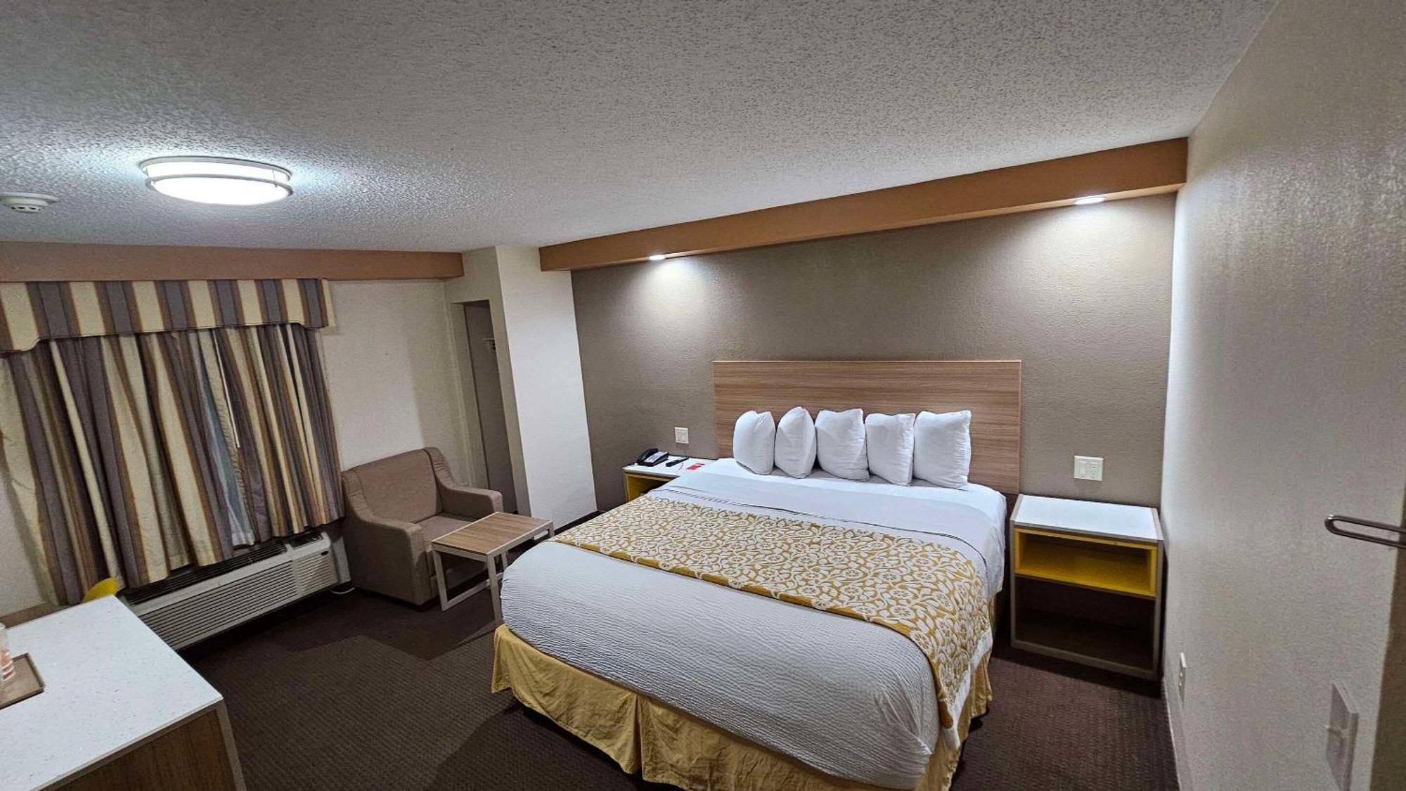 Econo Lodge Woodbridge Iselin Exteriör bild