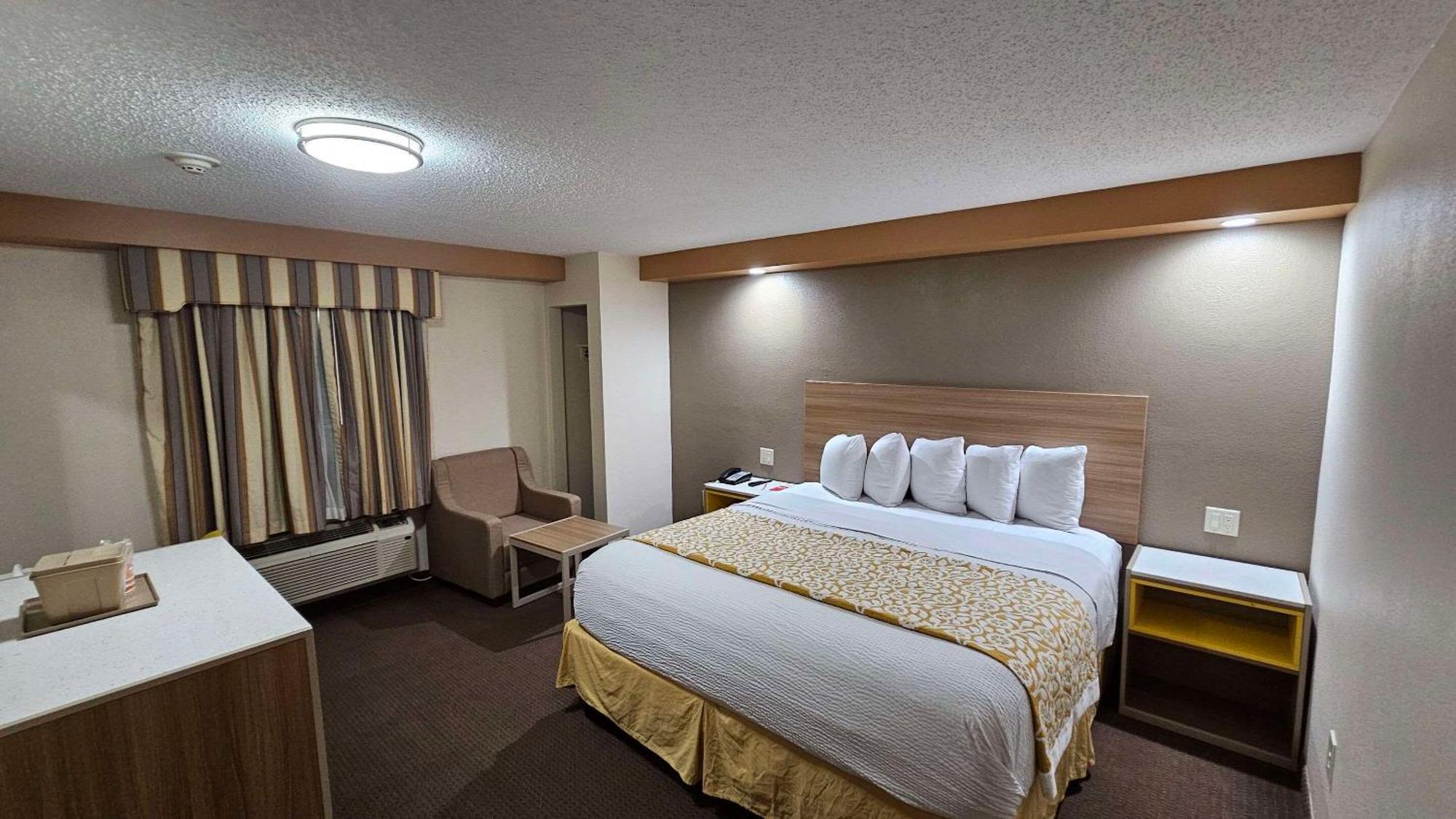 Econo Lodge Woodbridge Iselin Exteriör bild