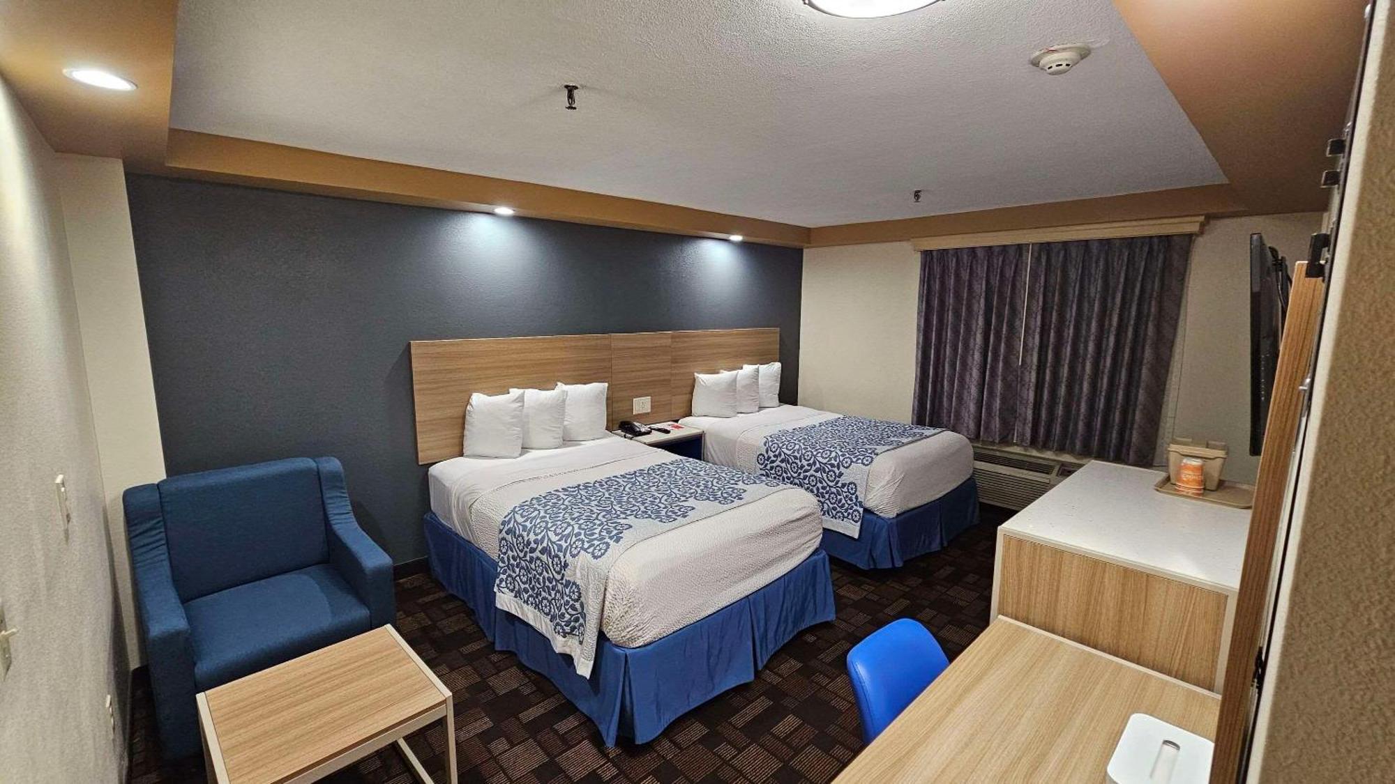 Econo Lodge Woodbridge Iselin Exteriör bild
