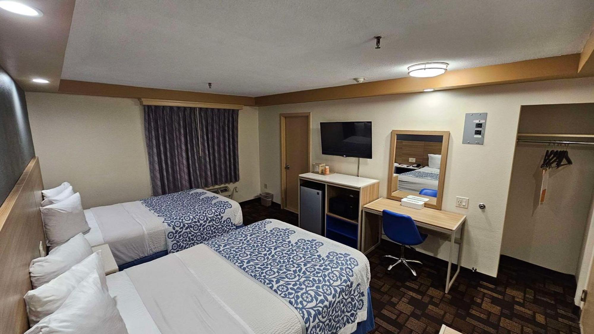 Econo Lodge Woodbridge Iselin Exteriör bild