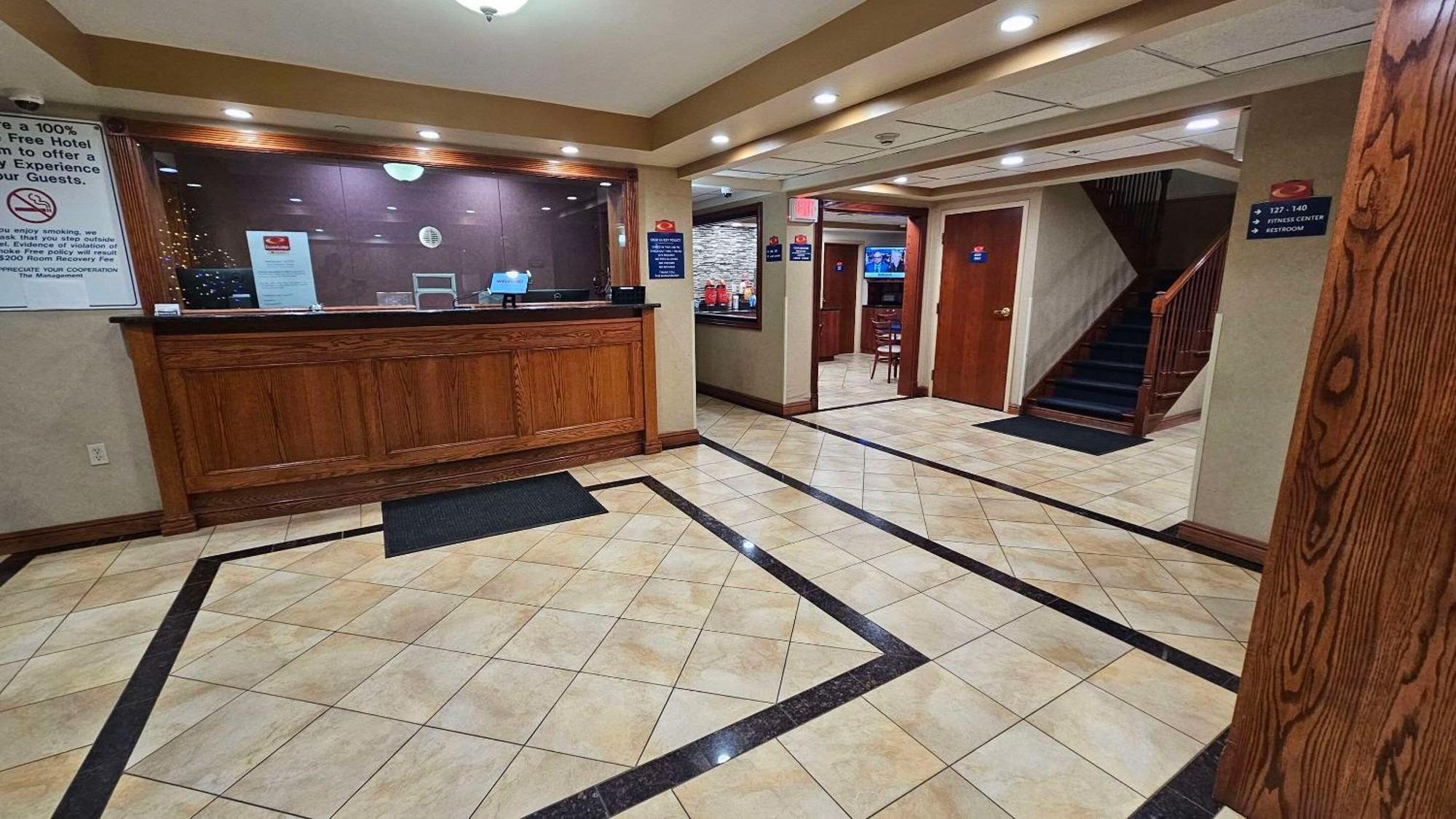 Econo Lodge Woodbridge Iselin Exteriör bild