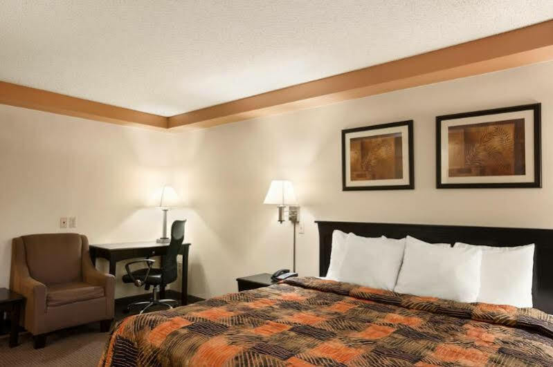 Econo Lodge Woodbridge Iselin Exteriör bild